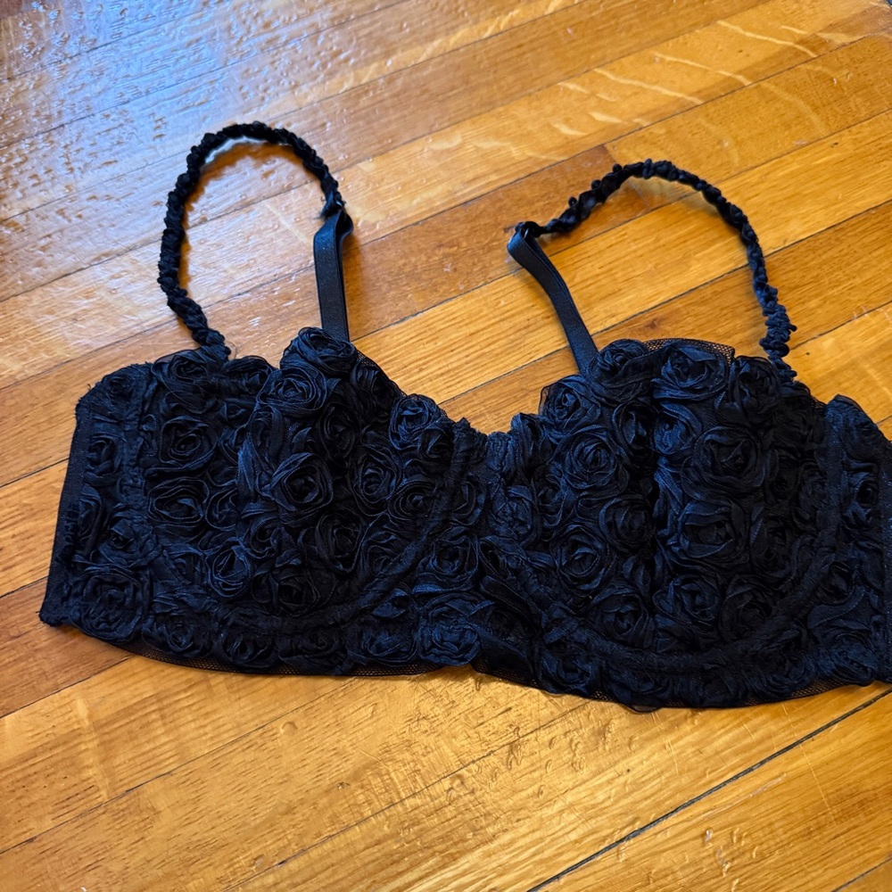 Chic Black Rose Lace Bra